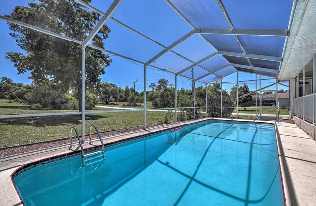 Spring Hill Home w / Lanai - 1. 6 millas a Weeki Wachee