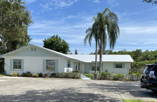 1 mile to Hobe Sound Beach & The best golf courses