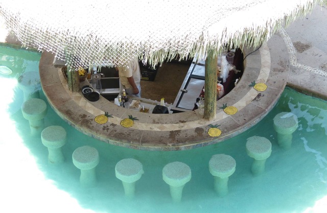 1 ó 2 suites frente al mar BR con opciones de jacuzzi en la única playa de swimmable en Cabo