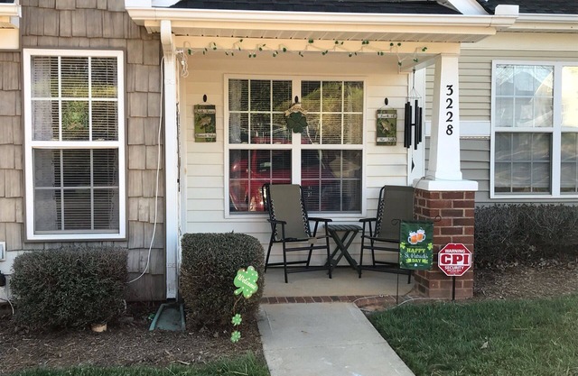 1 historia Townhome en Rock Hill, cerca de Charlotte, Lake Wylie, Carowinds y I-77.
