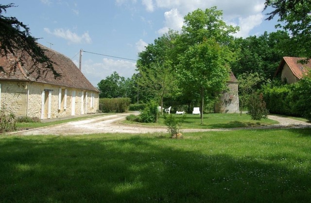 1 WEEK FROM 310 EUROS FOR 5 TO 6 PEOPLE ACCORDING TO SEASON
