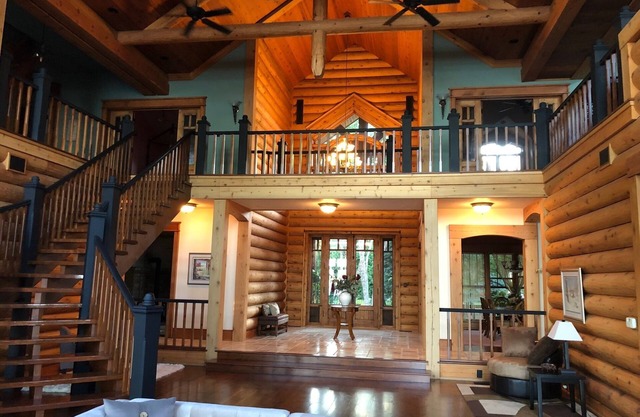 10,000 pies cuadrados Log Home en la bahía de Green Bay, a solo 15 minutos del campo Lambeau