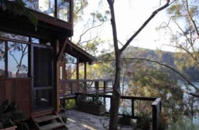 10 Cottage Point Road