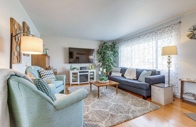 10 Mi to Dtwn Denver: Lakewood Home w/ Patio