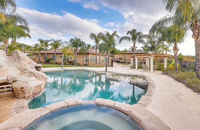 10 Mi to Dtwn: Riverside Triplex w/ Pool