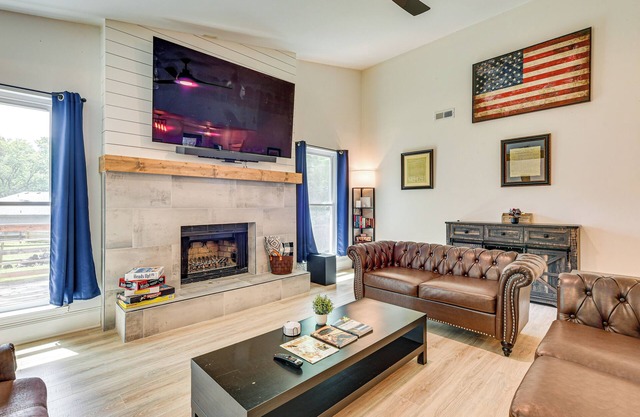 10 Mi to Uptown Charlotte: Family Home w/ Backyard