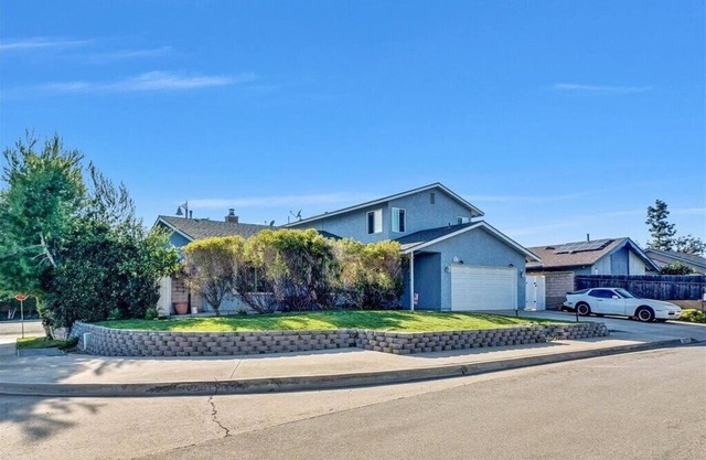 10 minutes drive to the beach, 2 master suites and NO BUNK BEDS. 2 mins off hwy.