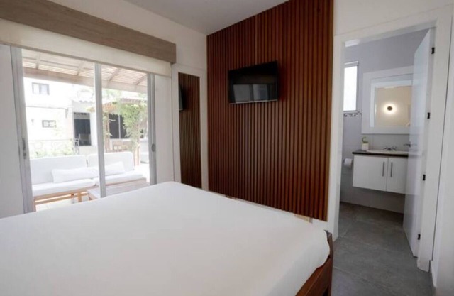 103 1BR/1BA PragaApts Parking US Consulate