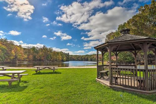 11 Mi to State Park Home in East Stroudsburg!