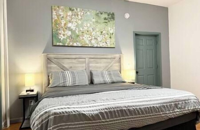 1157#2 / First floor, King bed, Free parking,