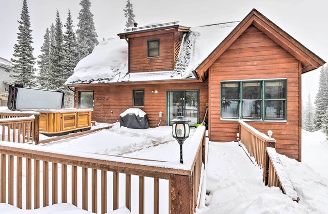 12 Mi to Breckenridge Ski Resort: Cabin w/ Hot Tub