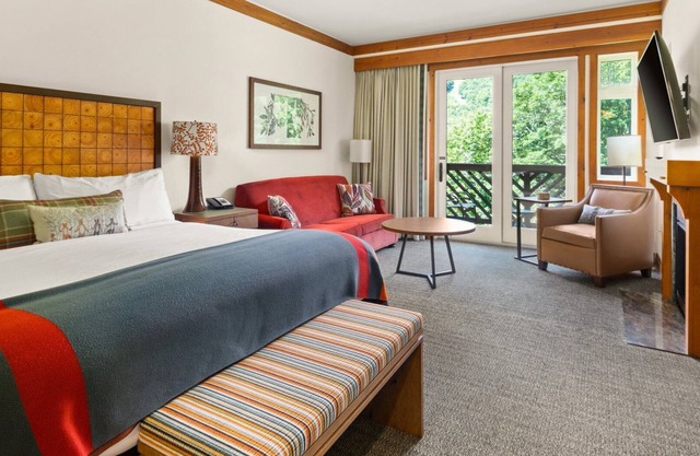 1326 Studio Last Run Lodge | Spruce Peak Lodge | Mountain Views @ The Stowe Mountain Resort