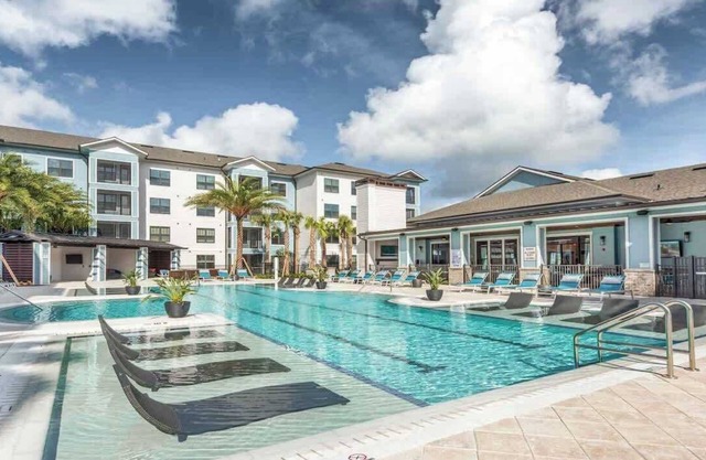 15 Min to Parks,Pet-Friendly, King Bed & Amenities