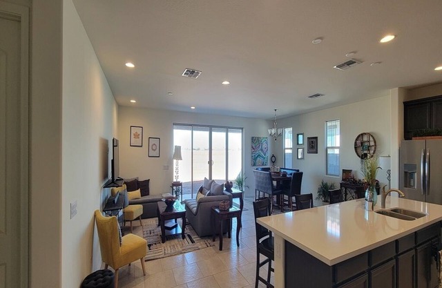 🌟 15-mins to Super Bowl 🏈 ‼️ Family-sized house w/fire pit..