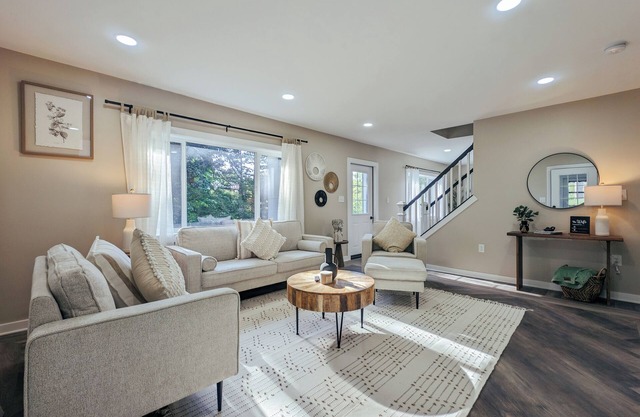15 Minutes To Hershey Park w/ Hot Tub, Firepit, Gameroom & In-House Gym