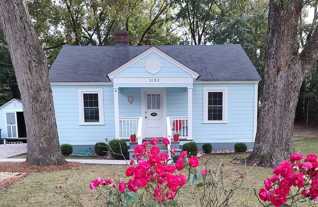 NEW Monthly Rental! Charming, Cozy Renovated Cottage in Downtown, Covington