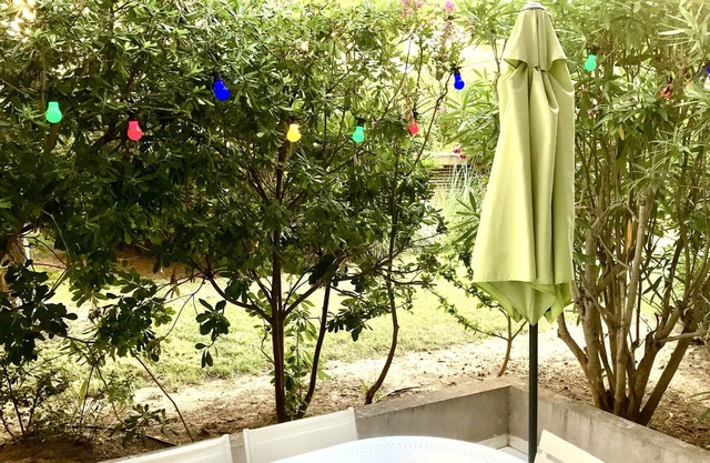 150 m from the beach, superb studio with basement parking