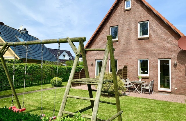 150m to the beach with private beach chair, south-facing garden, WLAN, SAUNA, barbecue, handcart