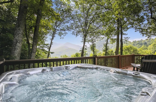 16 mi to DT, Hot Tub, Fire Pit, FP, Secluded