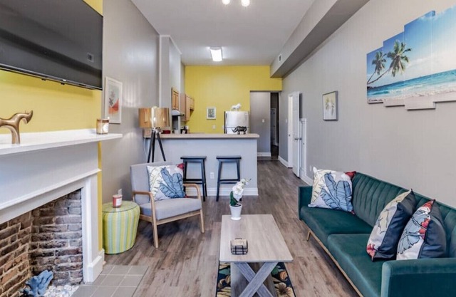 163 A - Lower Left Inside of Door · Downtown Stunner! 2 bd / 1.5 bath. 1100Sq FT! WOW.