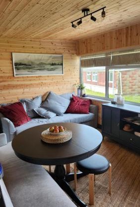 18 Bucklands - Cosy 5-Star Chalet - Starlink Wi-Fi - Coastal Woodland