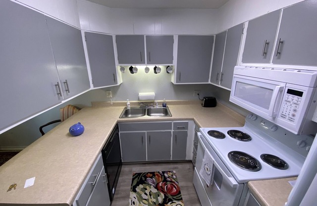 180+ DAYS Private condo only 5 minutes to Downtown Chattanooga!
