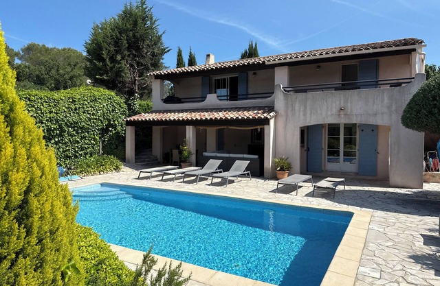 185m2 modern Provencal house, with swimmingpool in a quiet area - beautiful view