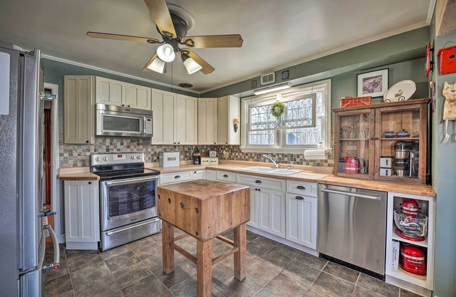 1940’s Farm Cottage w/ Fire Pit, 4 Mi to Lake