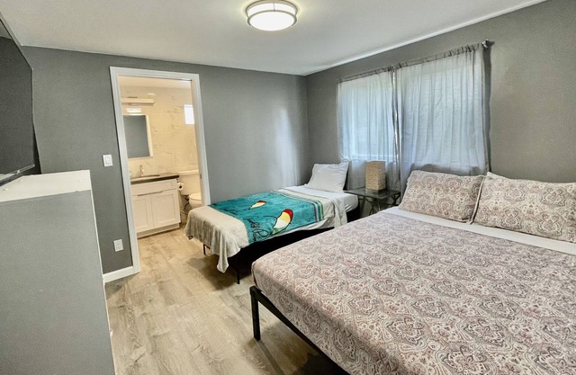 1A Newly Renovated One bedroom/Parking/Wi-Fi/kitchen