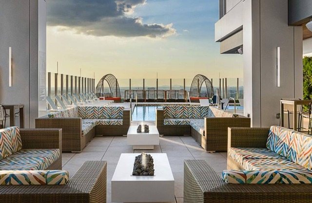 1b resort suite big-city living with Southern charm