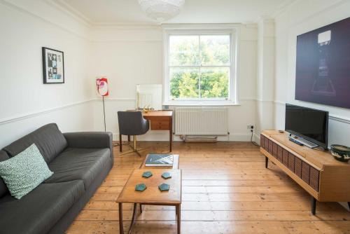 1BD Flat Stoke Newington Well Connected CityCentre