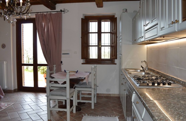 Piso de 1 hab. En villa con fantásticas vistas al lago Trasimeno y piscina
