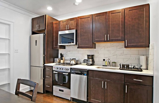 Homey 1BR Apartment in Irving Park