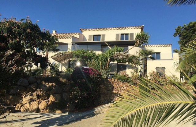 Cabaña 2-3 personas con piscina, cerca del porticcio, magnifica vista al mar