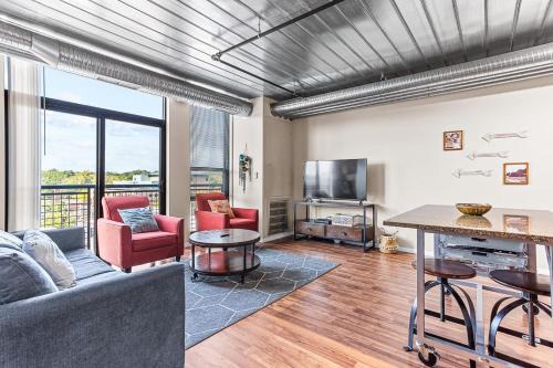 2 Apts w King Beds - Near Kerrytown