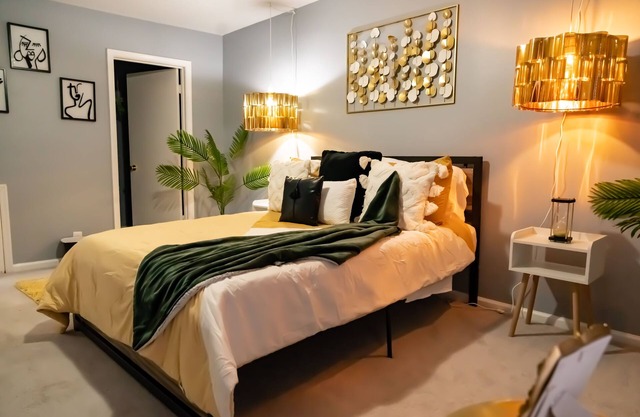 2-Bdr Condo, Free Parking , Self Check-In