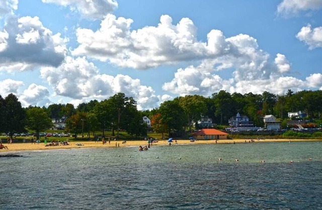 2 Bdrm Condo walking distance to Weirs Beach and much more!!