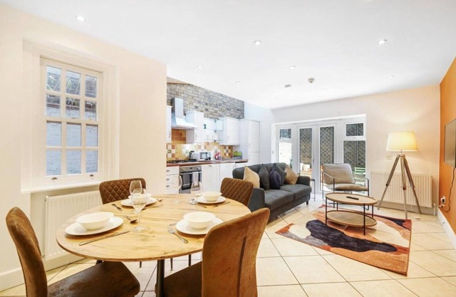 2 Bed Garden Apt Sleeps 6 Short Walk to Old Street