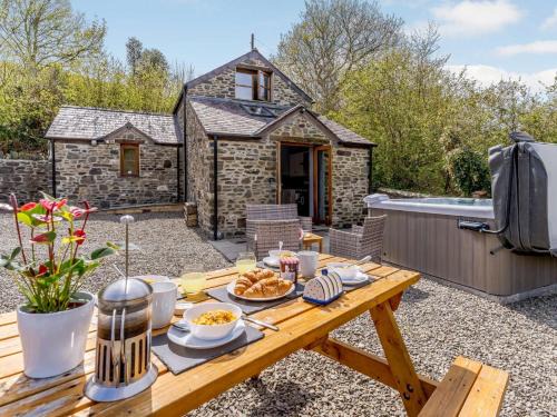 2 Bed in Aberaeron 45333
