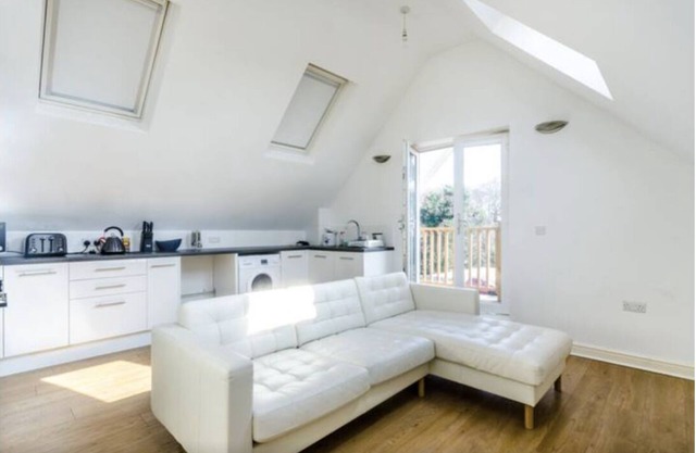 2-Bed Loft Apartment for 5ppl with private parking