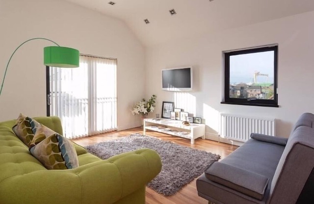 Elegante apartamento de 2 camas en Belfast con estacionamiento privado