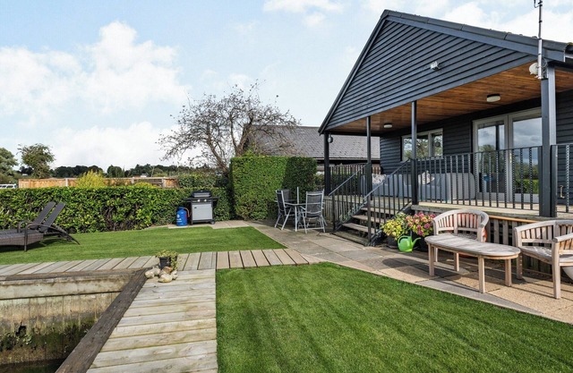 Alojamiento de 2 habitaciones en Brundall, near Norwich