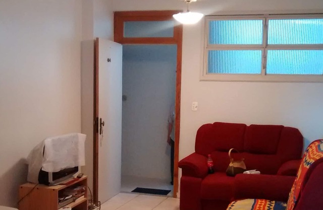 ap 2 camas que dan a la playa c balcón con tiendas / acuario / restaurantes.