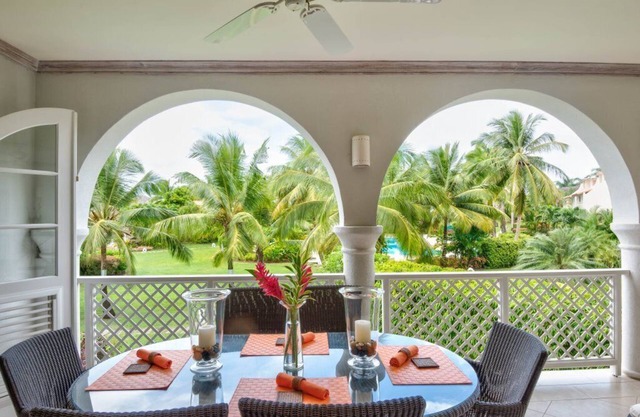 Alquiler de apartamento de 2 dormitorios, Costa oeste de Barbados, tenis, gimnasio, piscina