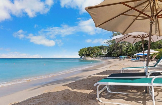 2 Bedroom Beachfront Condo, small pool, gorgeous sea view