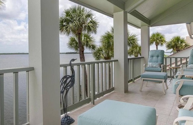2 Bedroom Condo 431594 by Houzlet