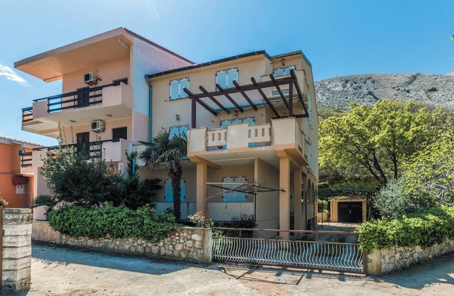 Bonito apartamento en Bosana con cocina