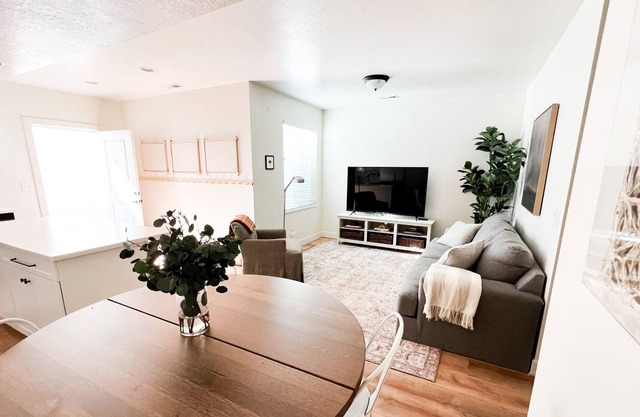 2 Bedroom Guest House with Modern Amenities