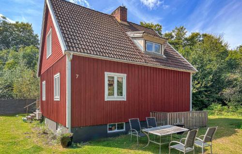 2 Bedroom Lovely Home In Vittsjö