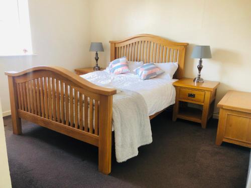 2 Bedroom, Near Station, Fast WI-FI, Free Parking!
